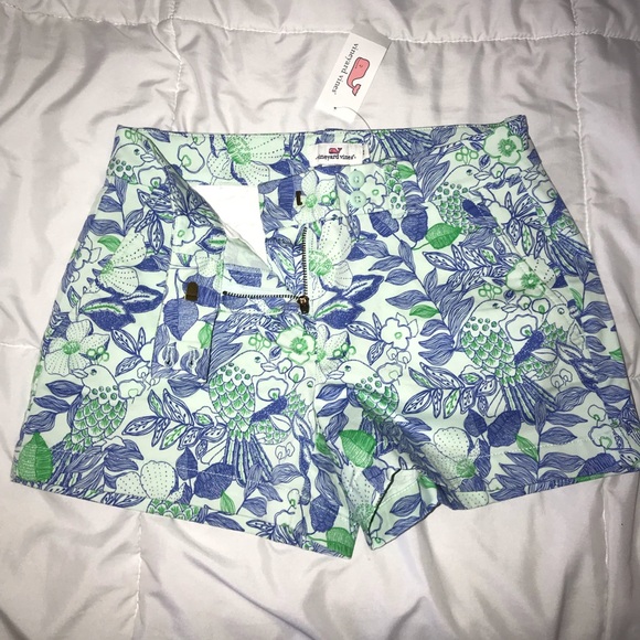 Women’s Small Vineyard Vine’s Shorts - Picture 3 of 3
